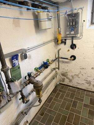 Keller - Hausanschlussraum - neuer Strom- und Wasseranschluss