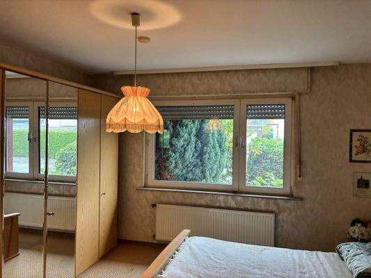 geräumiges Schlafzimmer / EG