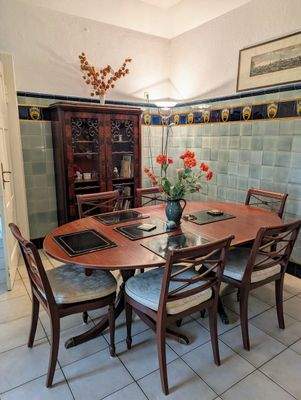 Esszimmer EG mit denkmalgeschützten Wandfliesen 