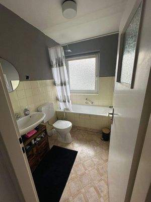 Tageslichtbad mit Badewanne.jpeg