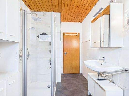 Vielseitiges Zweifamilienhaus in Dillingen, Pachtener Heide