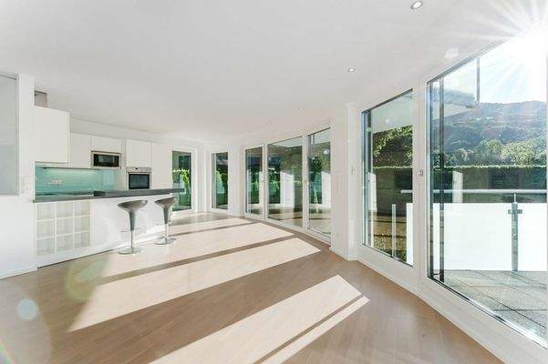 Der offene und lichtdurchflutete Koch-/Wohn- und Essbereich