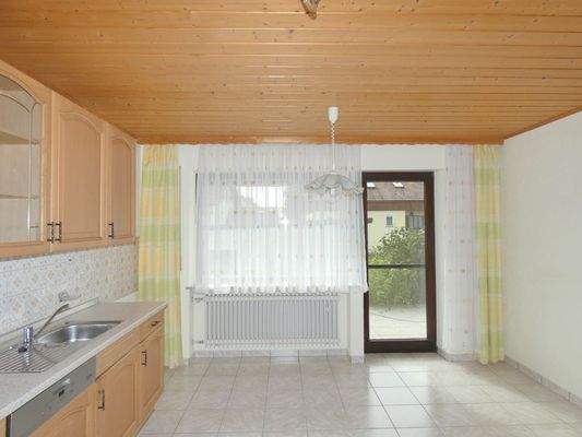 Küche mit Zugang zur Terrasse 