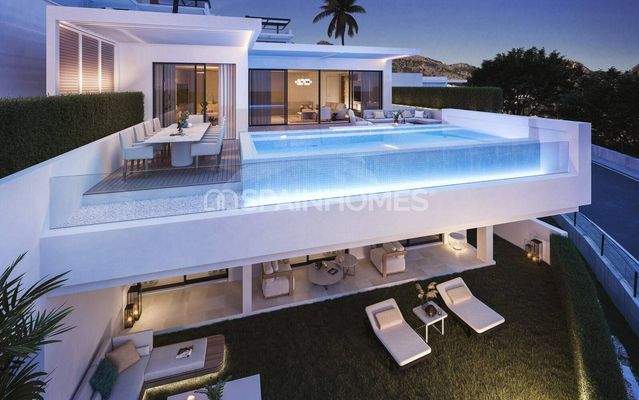 Townhouses with Larger Terraces and Sea Views in Benalmadena