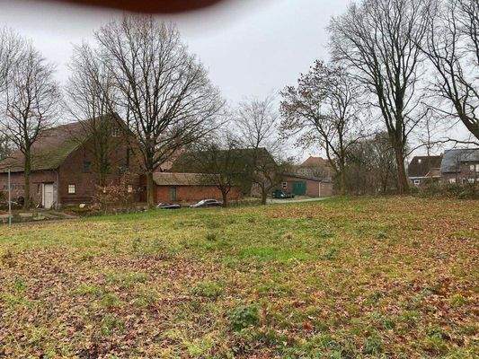 Blick auf das Grundstück  
