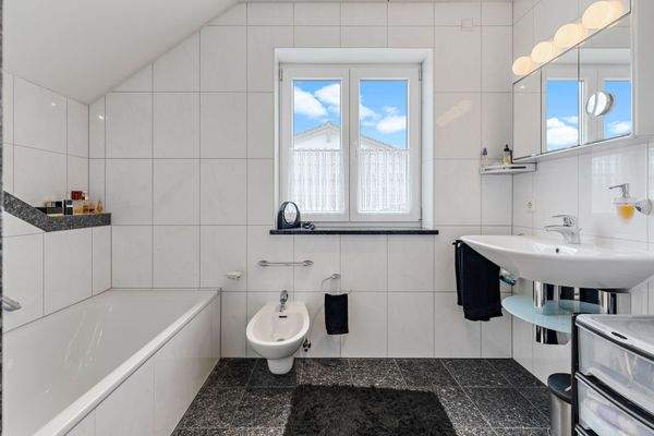 Zweites Badezimmer im Dachgeschoss