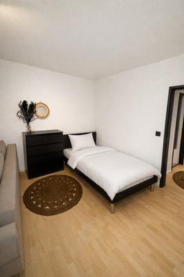 Schlafbereich mit Kommode