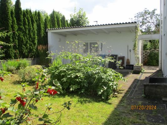 Pergola hinter dem Haus