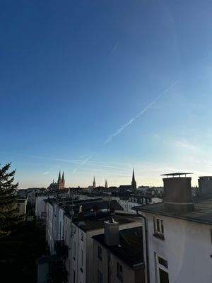 Stadtpanorama bei Sonnenuntergang