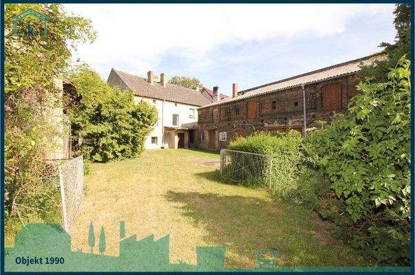 1990 Blick über den Hof.jpg