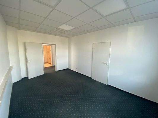 Büroraum 1.rechte Seite