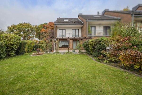 Sicht vom Garten auf das Haus