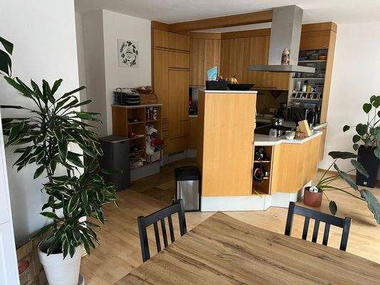 Küche mit Essbereich