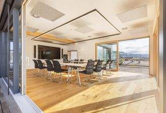 Konferenzraum mit Ausblick