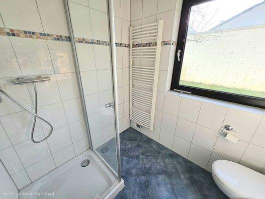 Bad mit Dusche UG