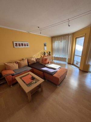 Wohnzimmer mit Zugang Balkon