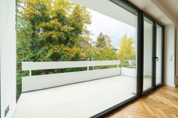 Fenster mit elektr. Raffstoren