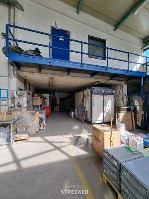 Lackiererei Büro im OG