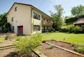 Familienfreundliches Einfamilienhaus mit Garten und Garage in Reichertsheim