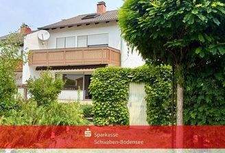 Südansicht mit Garage nebenan
