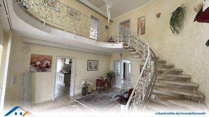 Treppenaufgang mit Galerie