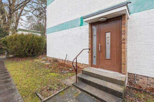 ÜBERDACHTER HAUSEINGANG