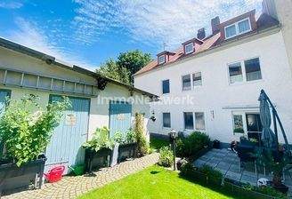 Rückseite mit Terrasse