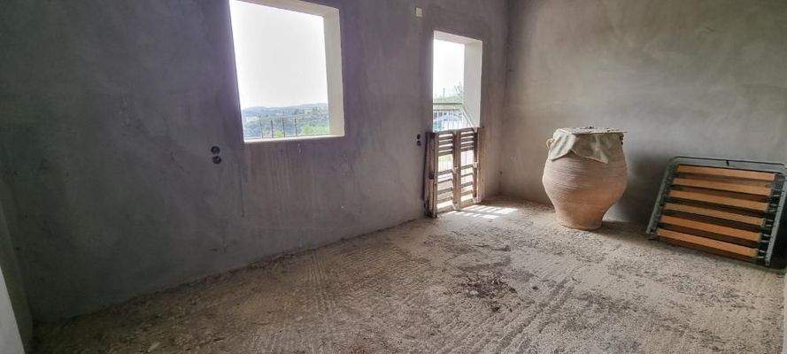 Kreta, Ano Kalesia: Rohbau - Wohnung zu verkaufen