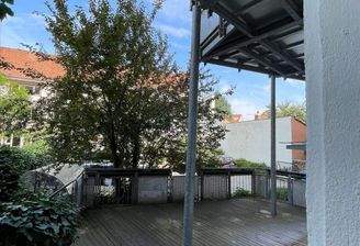 Blick aus der Küche auf Terrasse