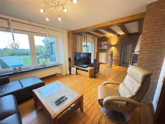 Wohnzimmer mit Blick auf die Terrasse & Garten 