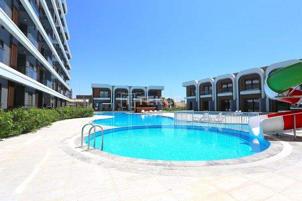 Apartments with Service to Mall in Antalya Altıntaş