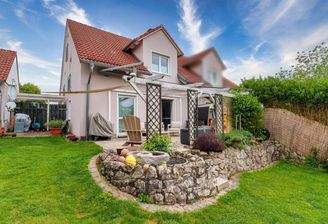 Gartenansicht mit Terrasse