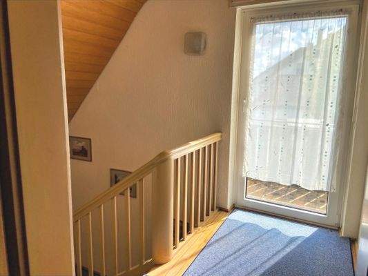 Eingangsbereich zur Wohnung im OG, gegenüberliegend Balkon