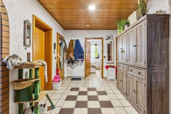 Flur Wohnung EG Links - Hausnummer 7a