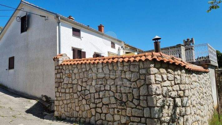 mit zwei Wohneinheiten