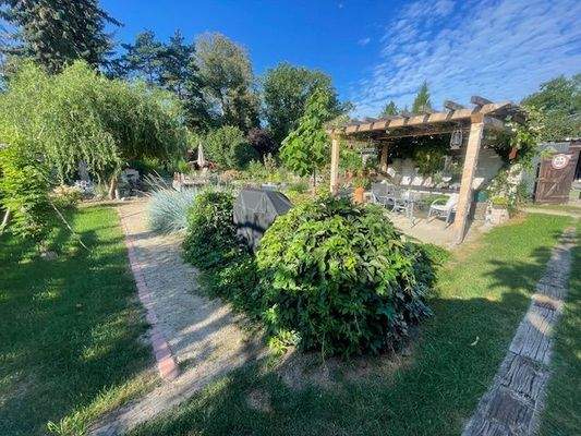 Garten mit Freisitz.jpg