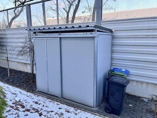 Remise/Gartenhaus vor der Haustür