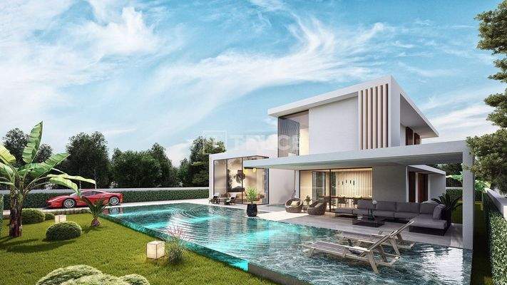 House with a Garden and a Pool Close to the Sea in İzmir Çeşme