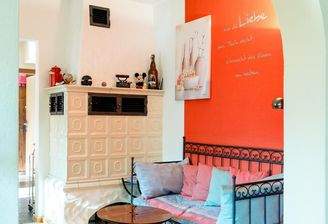 Sitzecke mit Kachelofen