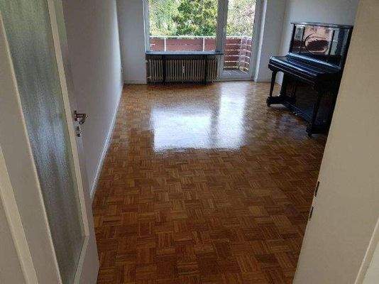 9.) Wohnzimmer - Parkett neu poliert im Mai 2018