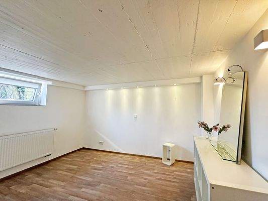 Schlafzimmer (Kellergeschosswohnung) 