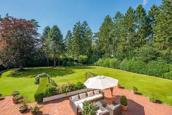 Weitblick von den Balkonen im Obergeschoss