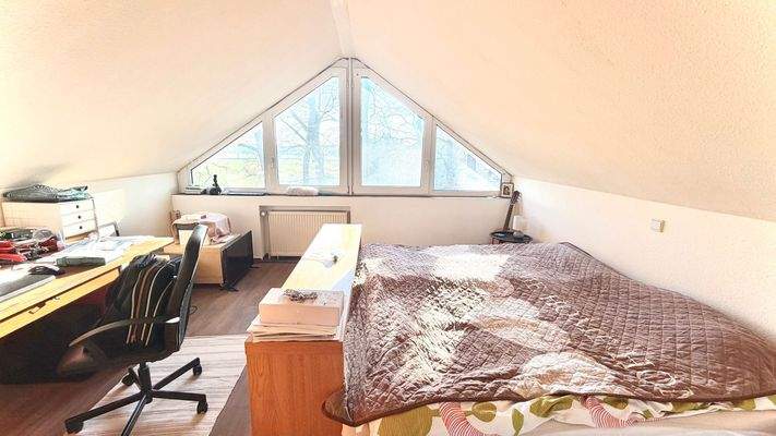 Helles Dachgeschosszimmer