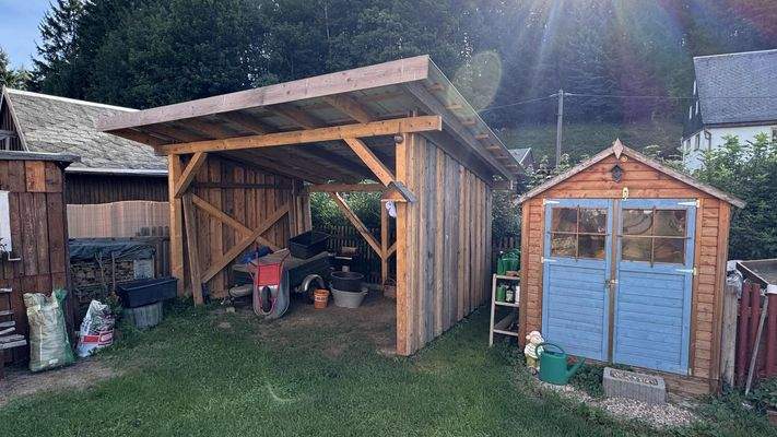Carport mit Schuppen