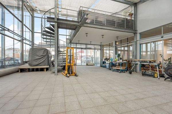 Glasfoyer Gewerbeeinheit