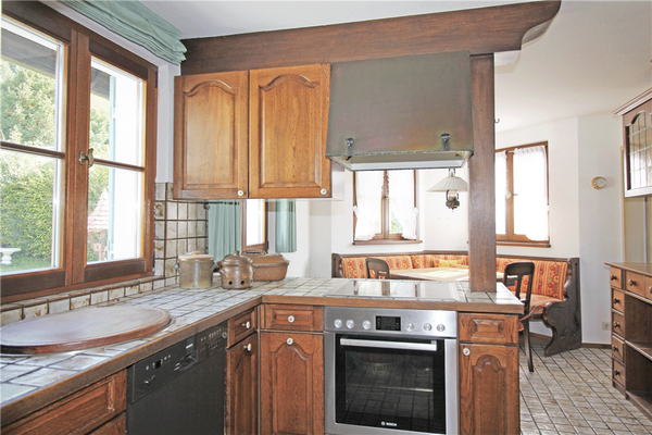 rustikale Eiche-Einbauküche