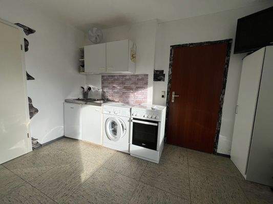 Raum mit offener Küche