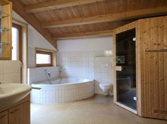 Masterbad (Zugang von beiden Schlafzimmern)