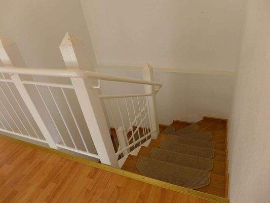 Treppe vom 1. OG zum EG.JPG