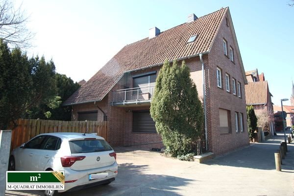 Straßenansicht Wohn- und Geschäftshaus